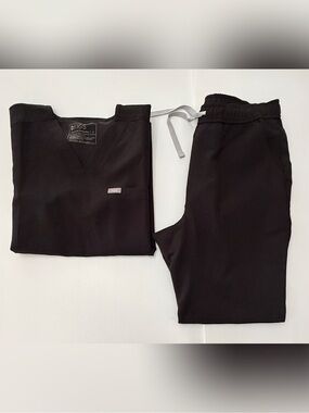 FIGS Men’s Black Scrub Set Chisec Top Tansen Joggers Size Small